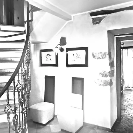 Casa De Ajala - De Charme In Antica Dimora Totalmente Ristrutturata E Dotata Di Tutti I Confort Bagni Privati Spazio Living Patio Esterno Ambienti Climatizzati Degustazioni Prodotti Locali * Laconi