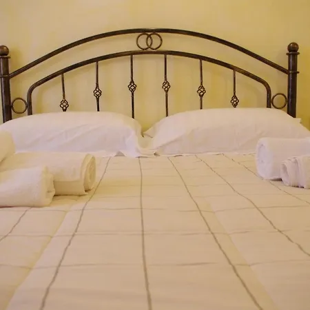 Casa De Ajala - De Charme In Antica Dimora Totalmente Ristrutturata E Dotata Di Tutti I Confort Bagni Privati Spazio Living Patio Esterno Ambienti Climatizzati Degustazioni Prodotti Locali Bed & Breakfast *