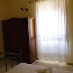 Casa De Ajala - De Charme In Antica Dimora Totalmente Ristrutturata E Dotata Di Tutti I Confort Bagni Privati Spazio Living Patio Esterno Ambienti Climatizzati Degustazioni Prodotti Locali 4* Làconi