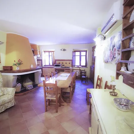 Casa De Ajala - De Charme In Antica Dimora Totalmente Ristrutturata E Dotata Di Tutti I Confort Bagni Privati Spazio Living Patio Esterno Ambienti Climatizzati Degustazioni Prodotti Locali Alojamento de Acomodação e Pequeno-almoço Làconi