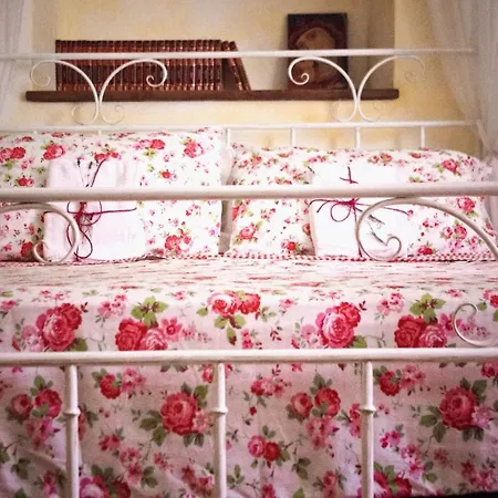 Alojamento de Acomodação e Pequeno-almoço Casa De Ajala - De Charme In Antica Dimora Totalmente Ristrutturata E Dotata Di Tutti I Confort Bagni Privati Spazio Living Patio Esterno Ambienti Climatizzati Degustazioni Prodotti Locali *