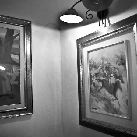 B&B Casa De Ajala - De Charme In Antica Dimora Totalmente Ristrutturata E Dotata Di Tutti I Confort Bagni Privati Spazio Living Patio Esterno Ambienti Climatizzati Degustazioni Prodotti Locali Làconi
