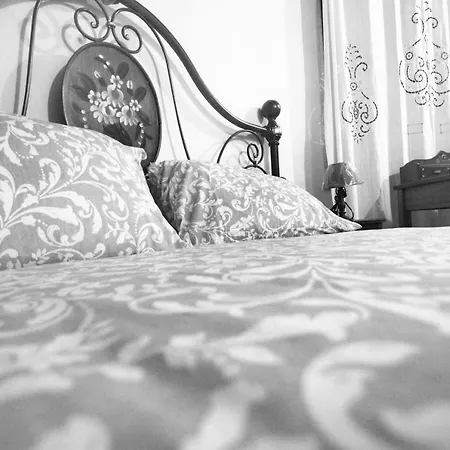 Casa De Ajala - De Charme In Antica Dimora Totalmente Ristrutturata E Dotata Di Tutti I Confort Bagni Privati Spazio Living Patio Esterno Ambienti Climatizzati Degustazioni Prodotti Locali Bed & Breakfast Làconi