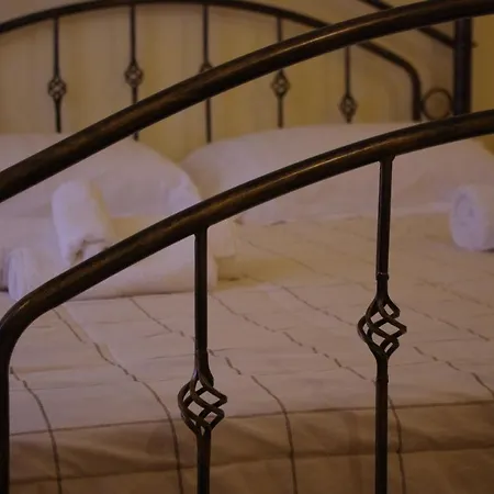 Casa De Ajala - De Charme In Antica Dimora Totalmente Ristrutturata E Dotata Di Tutti I Confort Bagni Privati Spazio Living Patio Esterno Ambienti Climatizzati Degustazioni Prodotti Locali B&B *