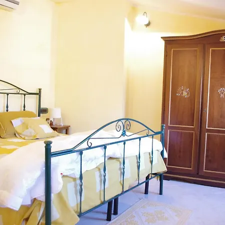 Bed & Breakfast Casa De Ajala - De Charme In Antica Dimora Totalmente Ristrutturata E Dotata Di Tutti I Confort Bagni Privati Spazio Living Patio Esterno Ambienti Climatizzati Degustazioni Prodotti Locali Làconi
