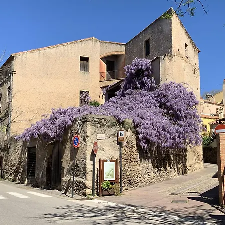 Casa De Ajala - De Charme In Antica Dimora Totalmente Ristrutturata E Dotata Di Tutti I Confort Bagni Privati Spazio Living Patio Esterno Ambienti Climatizzati Degustazioni Prodotti Locali Làconi