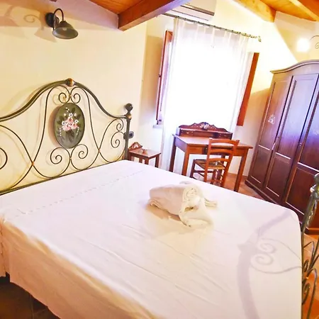 Casa De Ajala - De Charme In Antica Dimora Totalmente Ristrutturata E Dotata Di Tutti I Confort Bagni Privati Spazio Living Patio Esterno Ambienti Climatizzati Degustazioni Prodotti Locali Làconi