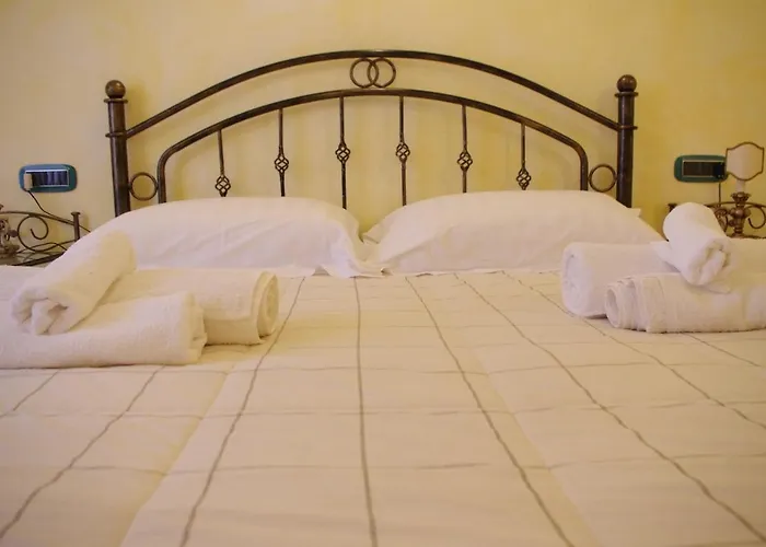 Casa De Ajala - De Charme In Antica Dimora Totalmente Ristrutturata E Dotata Di Tutti I Confort Bagni Privati Spazio Living Patio Esterno Ambienti Climatizzati Degustazioni Prodotti Locali Bed & Breakfast 4*