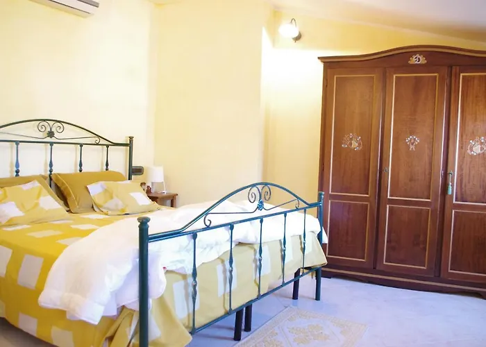 Bed & Breakfast Casa De Ajala - De Charme In Antica Dimora Totalmente Ristrutturata E Dotata Di Tutti I Confort Bagni Privati Spazio Living Patio Esterno Ambienti Climatizzati Degustazioni Prodotti Locali Làconi