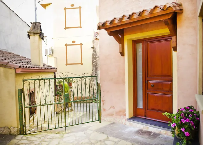 Casa De Ajala - De Charme In Antica Dimora Totalmente Ristrutturata E Dotata Di Tutti I Confort Bagni Privati Spazio Living Patio Esterno Ambienti Climatizzati Degustazioni Prodotti Locali Bed & Breakfast 4*